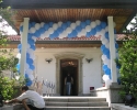 arch of balloons in white and blue