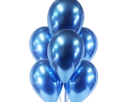 група от хром сини балони